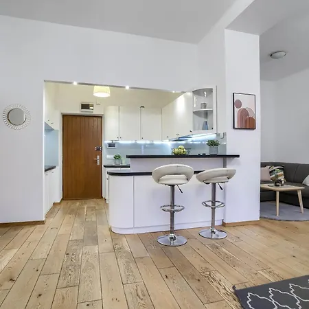 Corolla Nowy Swiat 43 Stare Miasto Warszawa